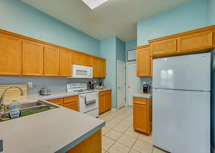 8 Mi To Hood! Family W/ Patio & Yard Holiday home *
