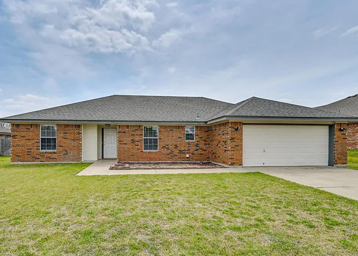 8 Mi To Hood! Family W/ Patio & Yard *