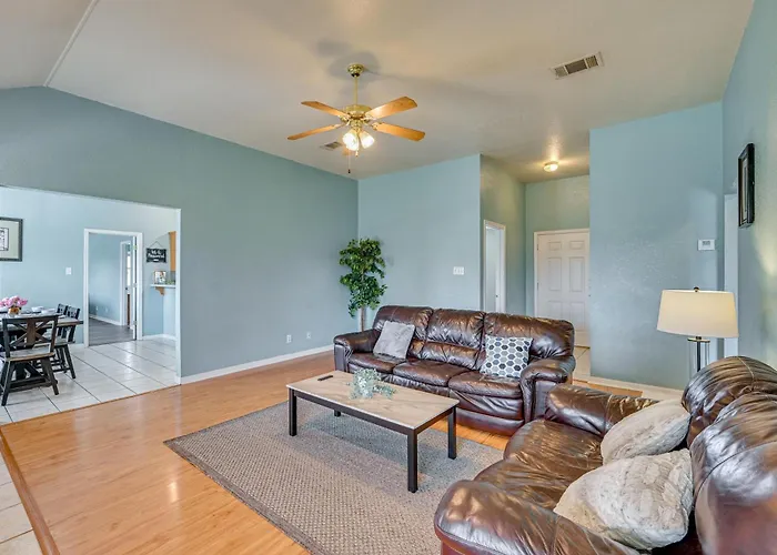 Holiday home 8 Mi To Hood! Family W/ Patio & Yard