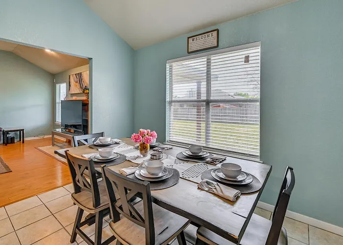 Holiday home 8 Mi To Hood! Family W/ Patio & Yard Killeen