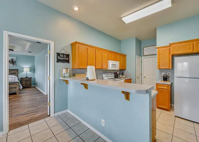 8 Mi To Hood! Family W/ Patio & Yard