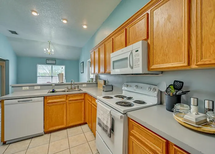 Holiday home 8 Mi To Hood! Family W/ Patio & Yard *