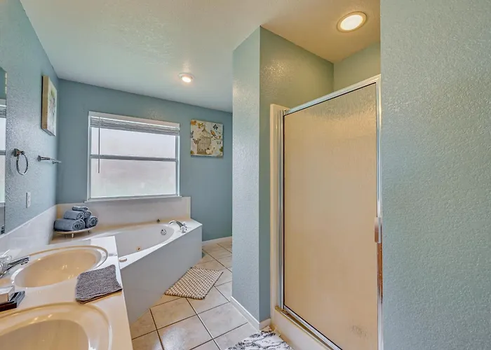 Holiday home 8 Mi To Hood! Family W/ Patio & Yard