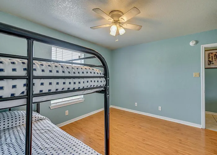 Holiday home 8 Mi To Hood! Family W/ Patio & Yard