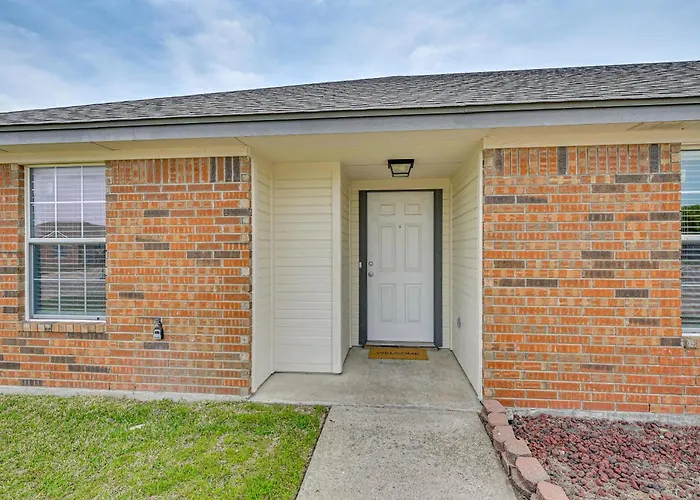 Holiday home 8 Mi To Hood! Family W/ Patio & Yard