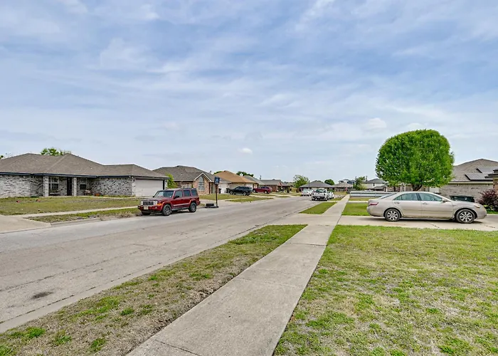 Holiday home 8 Mi To Hood! Family W/ Patio & Yard *